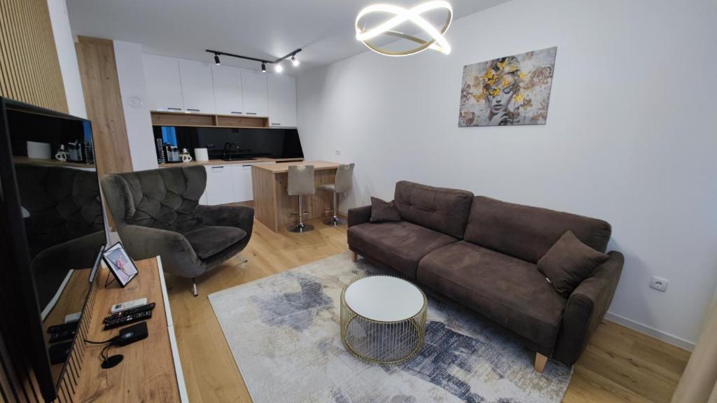 Heaven Luxury Stay - Prime Location with Free Parking - 1