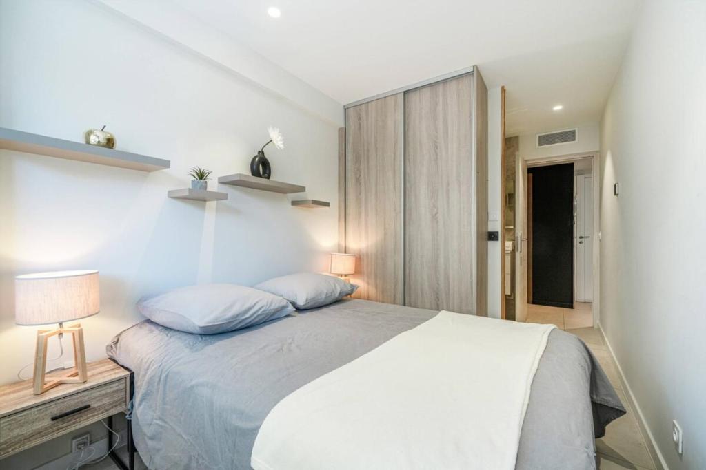 Wonderful 2 bedroom in the old Suquet - 4