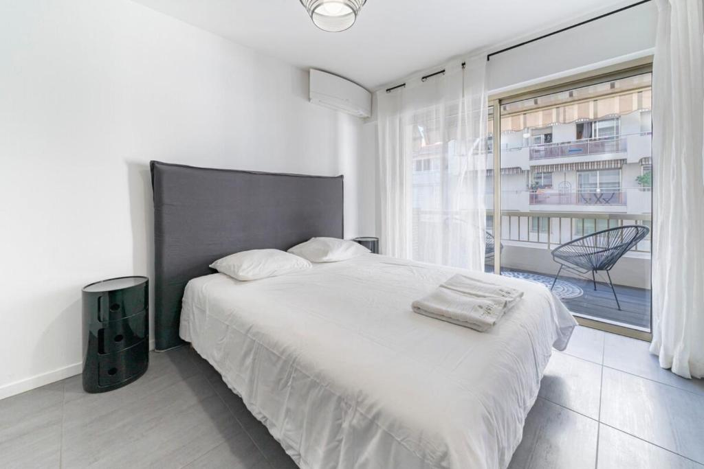 COZYSTAY - Brand new 3 bedrooms 2min walk to carlton hotel - 4