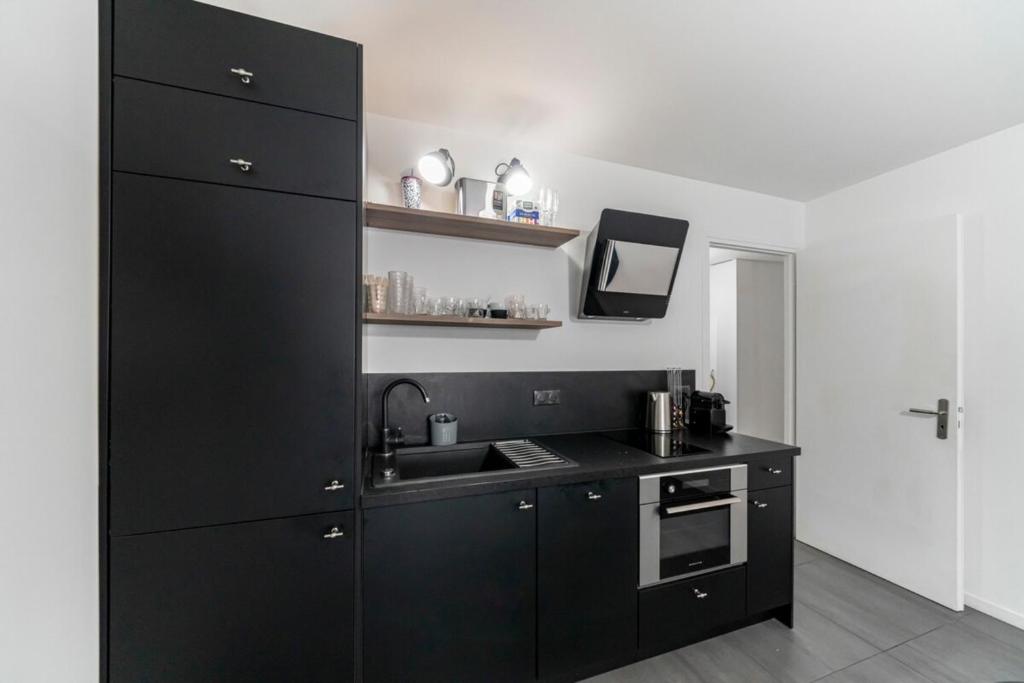 COZYSTAY - Brand new 3 bedrooms 2min walk to carlton hotel - 2