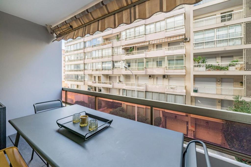 COZYSTAY - Brand new 3 bedrooms 2min walk to carlton hotel - 3