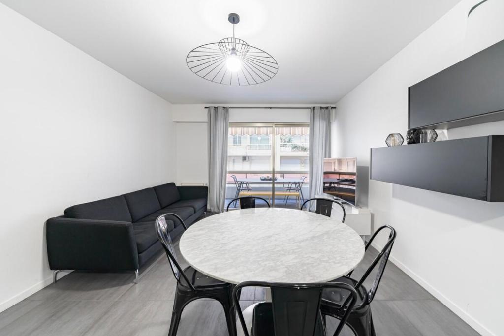 COZYSTAY - Brand new 3 bedrooms 2min walk to carlton hotel - 1