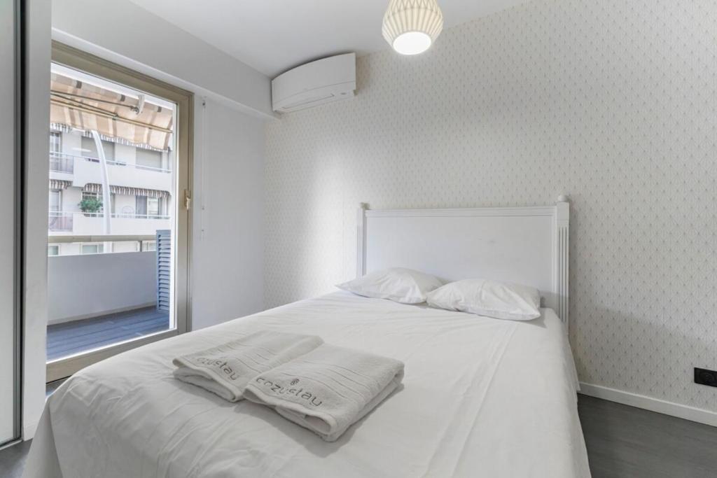 COZYSTAY - Brand new 3 bedrooms 2min walk to carlton hotel - 5