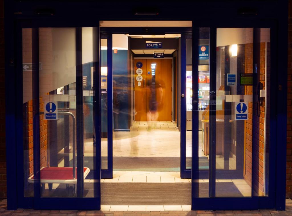 ホリデイ イン エクスプレス グロスター バイ IHG (Holiday Inn Express Gloucester By IHG) 外観