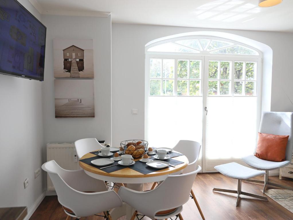 Morderne 3-Zimmerwohnung in einer Hausscheibe unter Reet, Westerland