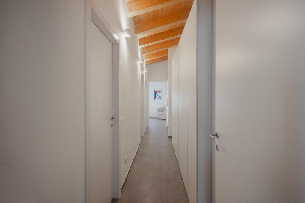 GoHost - The Corridor near the Station, Milan