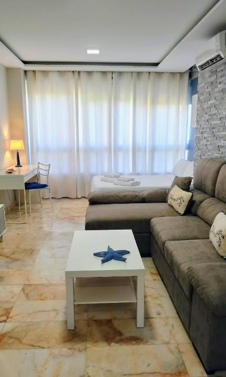 Studio with views, gardens and pool - 5