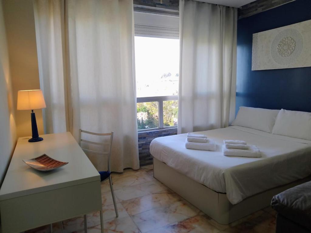 Studio with views, gardens and pool - 4