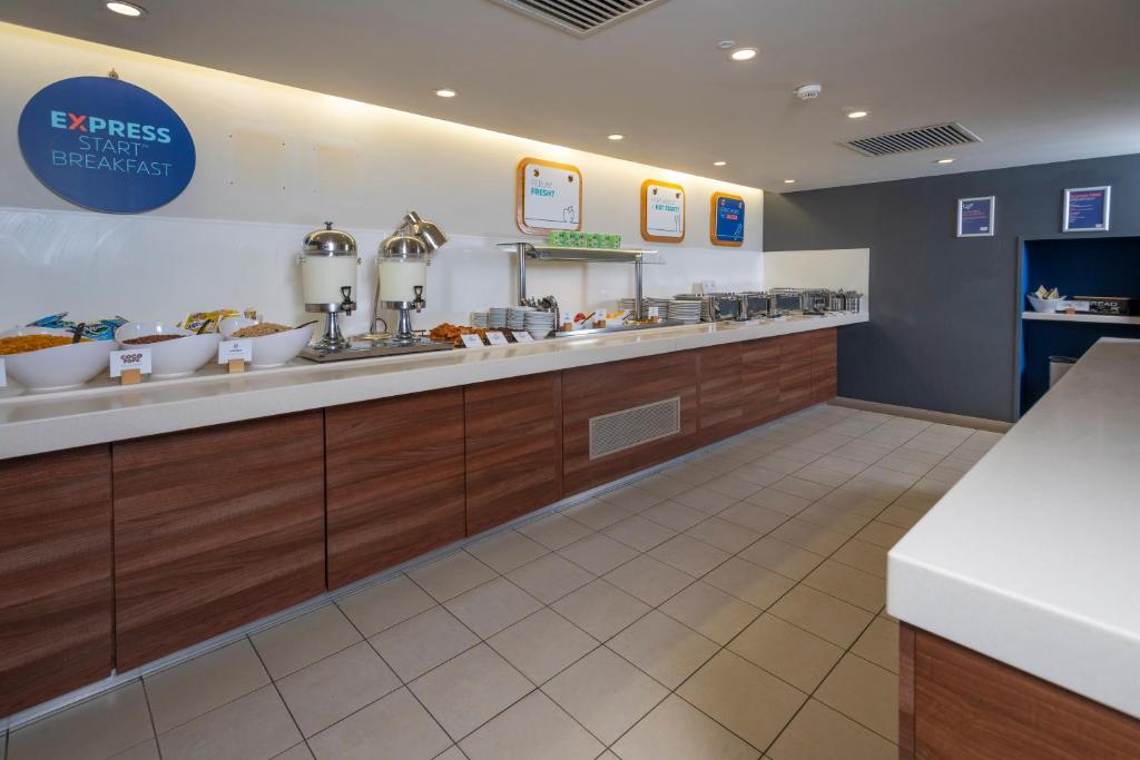 Holiday Inn Express Exeter East photo 6