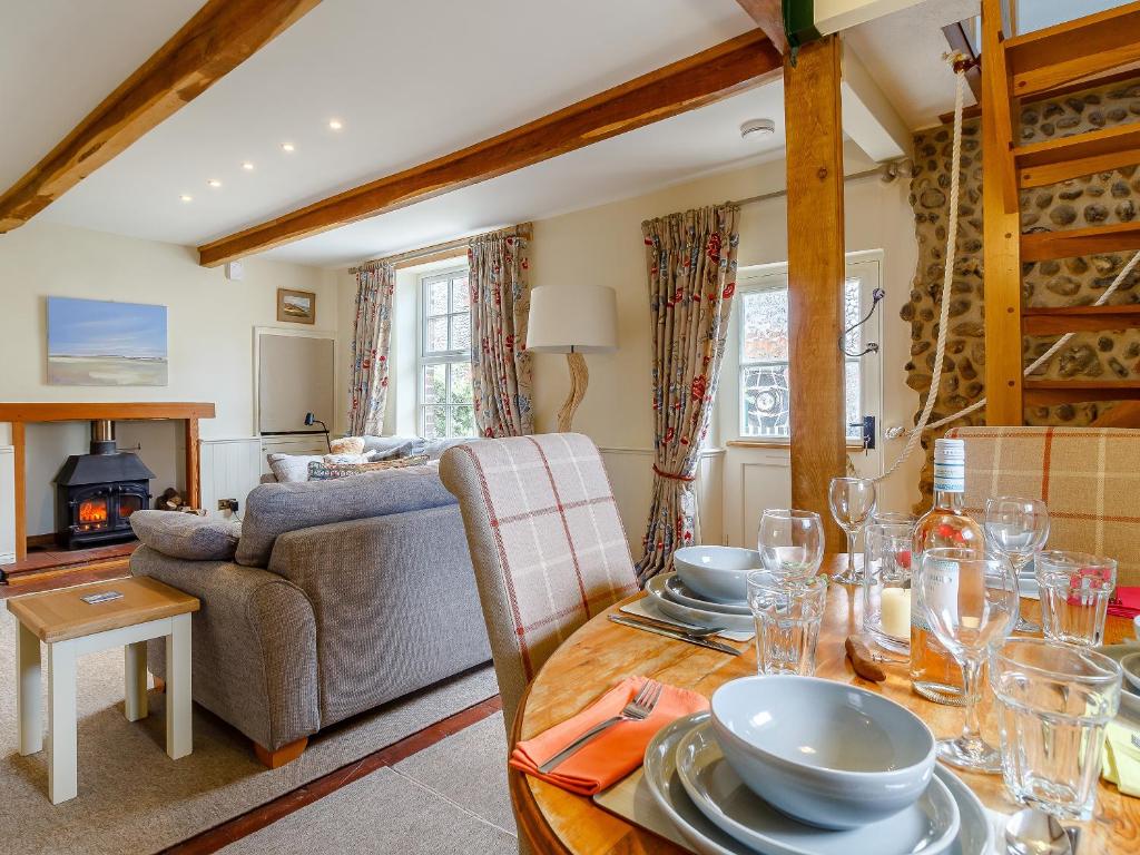 42 Temple End, Blakeney