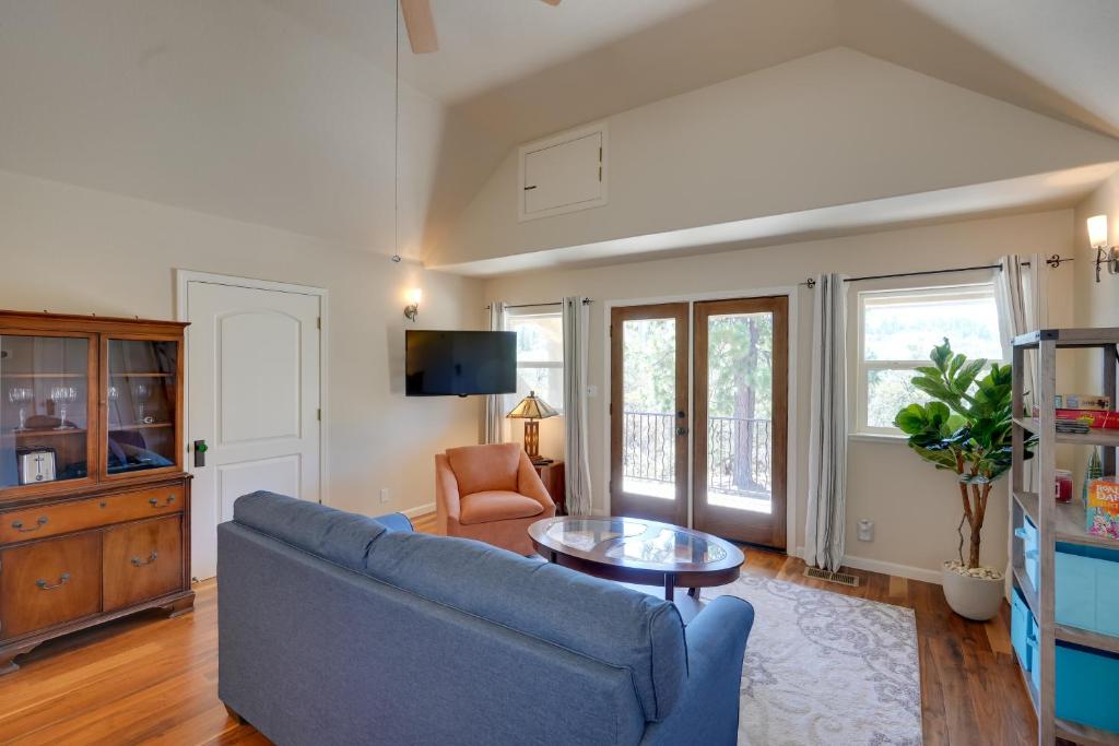 Colfax Getaway with Hot Tub, Mountain Views!, Colfax