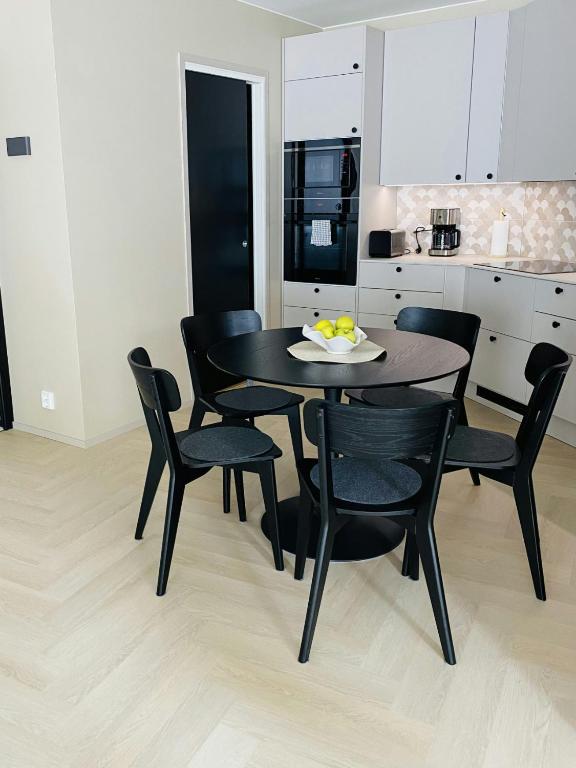 Central and Spacious Apartment for 5 with Sauna, Kokkola