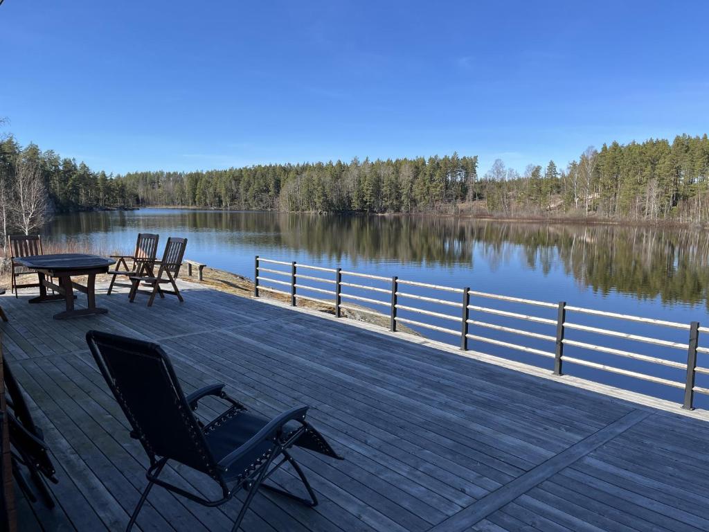 Newly built log cabin on a lakeside plot near Hultsfred, Bjärkhult