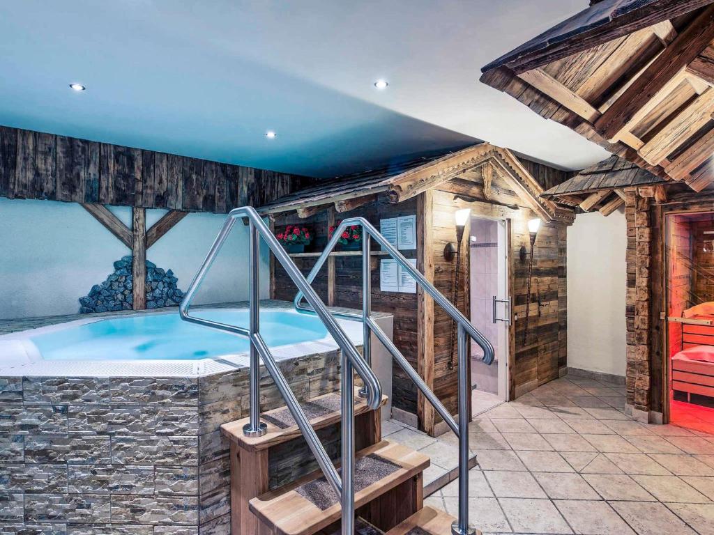 Mercure Sighisoara Binderbubi Hotel & Spa 外観