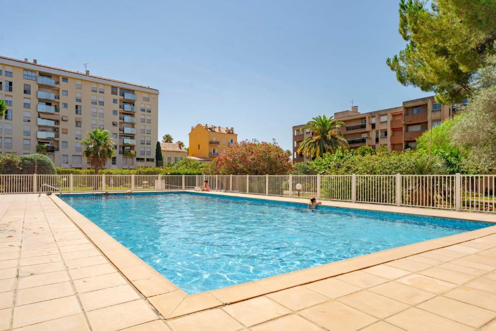 Studio Nero, Cozy avec piscine, au centre de Hyères - 3