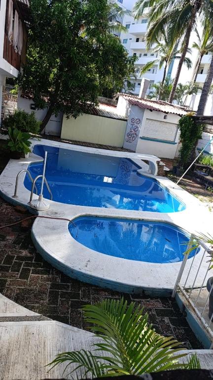 One of a kind open concept to hear the ocean waves - 5