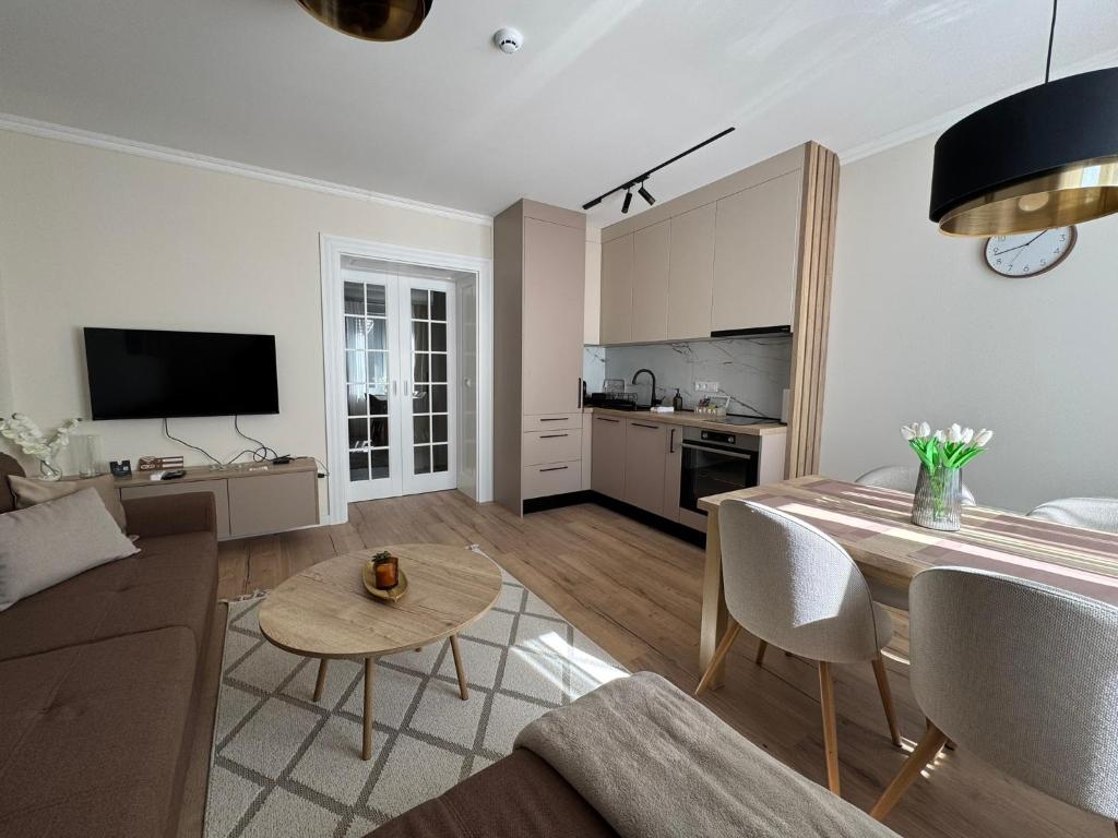 Flamme Luxe Suites - 3