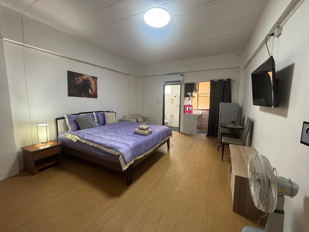 Monkey Apartment 3, Pláž Patong