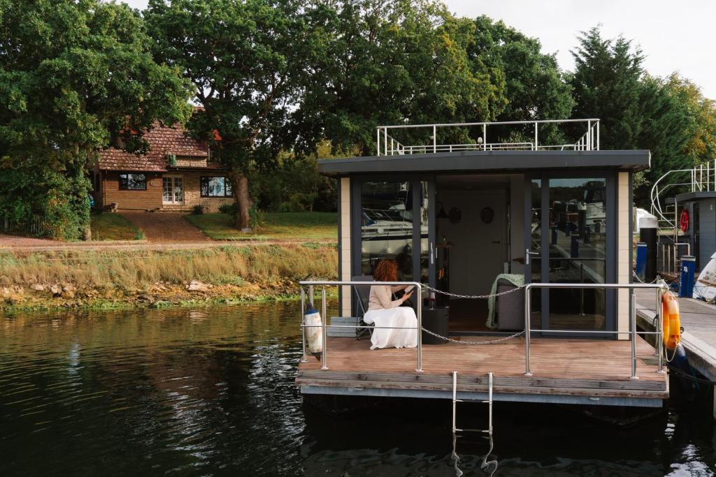 La Petite Foret Houseboat On The Isle Of Wight, Osborne