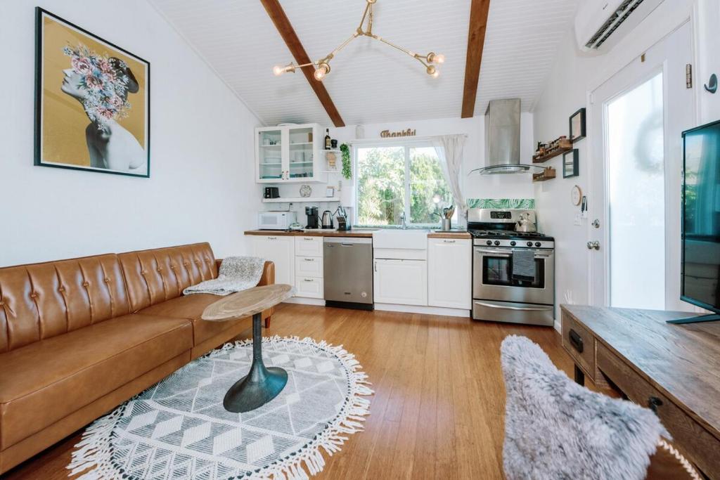 Serene Silver Lake 1 bedroom 1 bathroom Back house With Private Backyard, Los Angeles