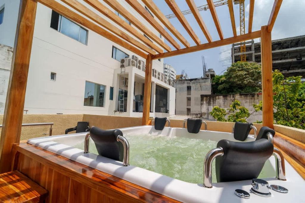 3 Bedroom Luxury Villa - Minutes to Walled City - 1