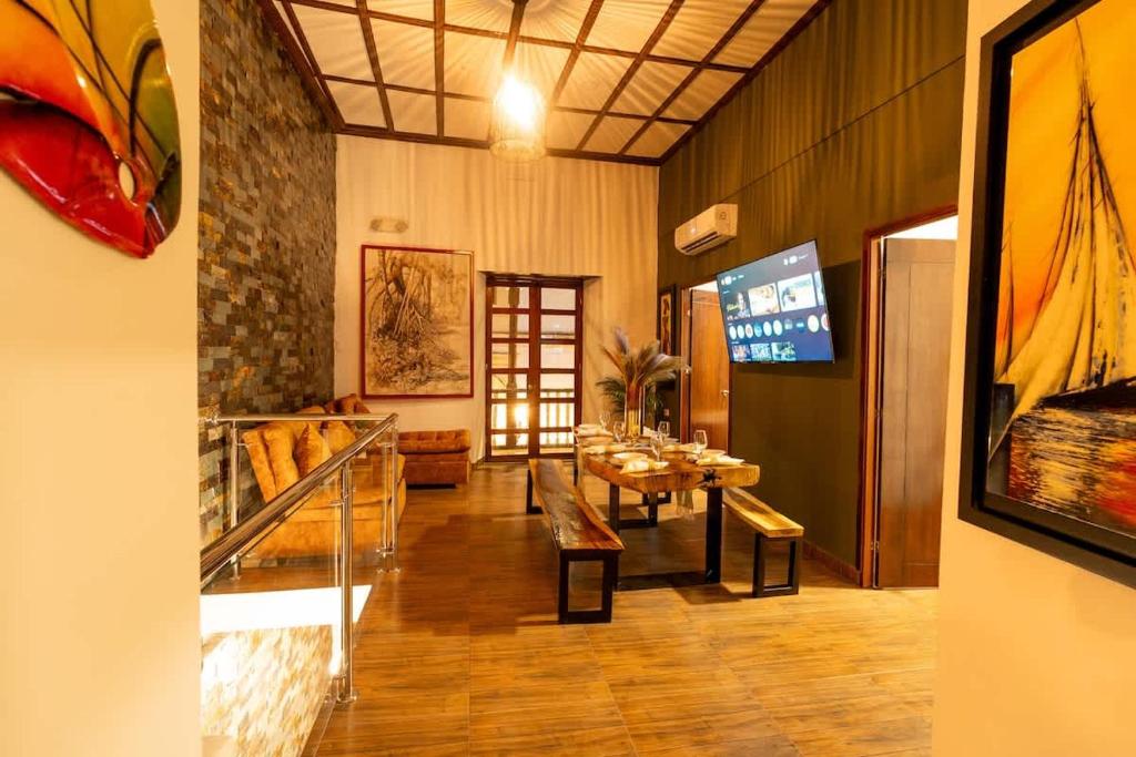 7BR Walled City Diamond Villa - Rooftop Heated Jacuzzi - 5