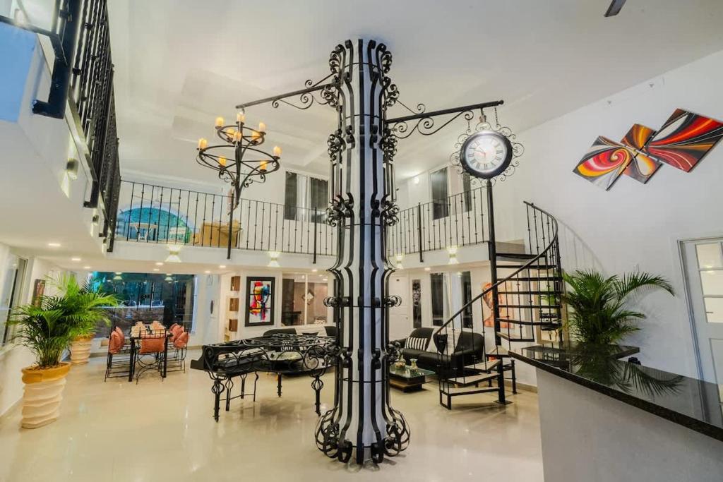 Walled City 9BR Luxury Villa - Jacuzzi & Pool Table - 1