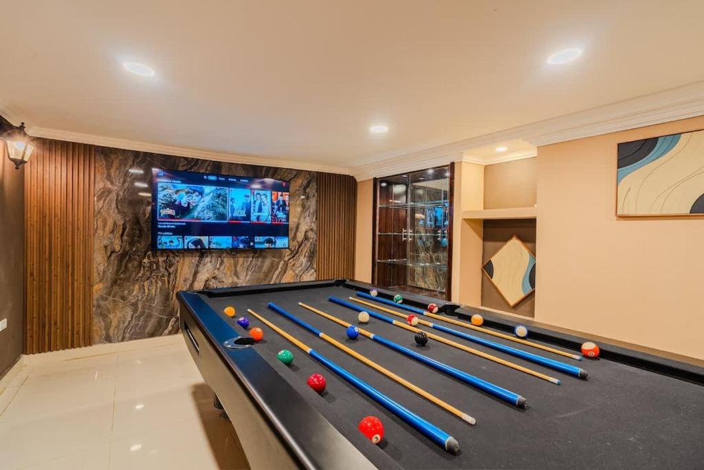 Walled City 9BR Luxury Villa - Jacuzzi & Pool Table - 2