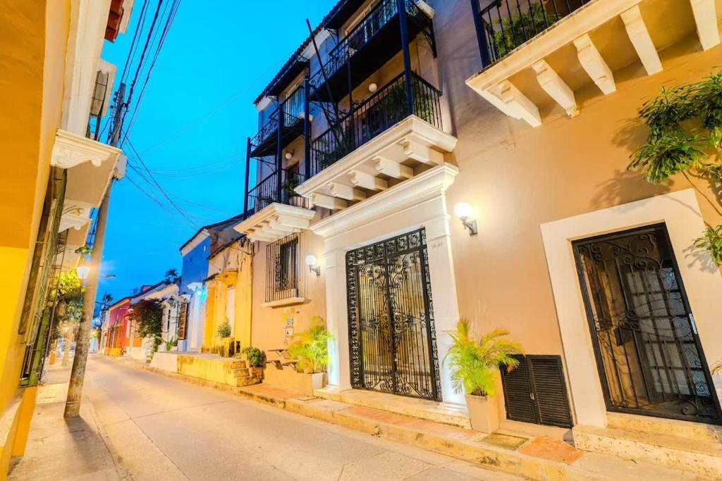 Walled City 9BR Luxury Villa - Jacuzzi & Pool Table - 4