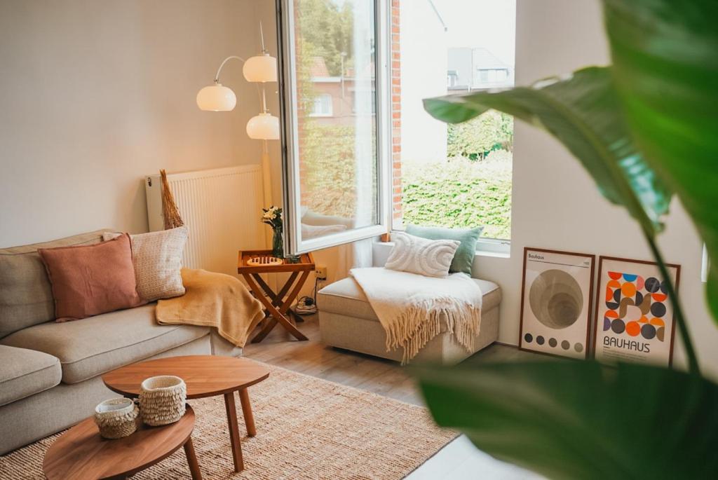 Stylish accommodation with dressing room & workspace, Antverpy