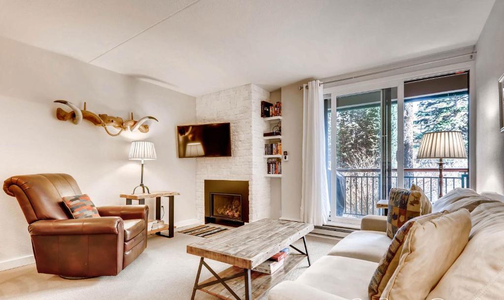 Trails End 102 by Ski Country Resorts, Breckenridge