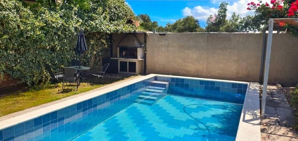Moderna casa-Hermosa pileta-parrilla,Cochera,AA - 2