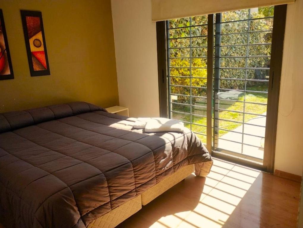 Moderna casa-Hermosa pileta-parrilla,Cochera,AA - 4