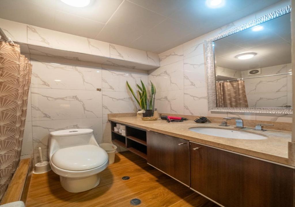 Luxury Flat Miraflores Pool Gym Fast WiFi Balcony - 5