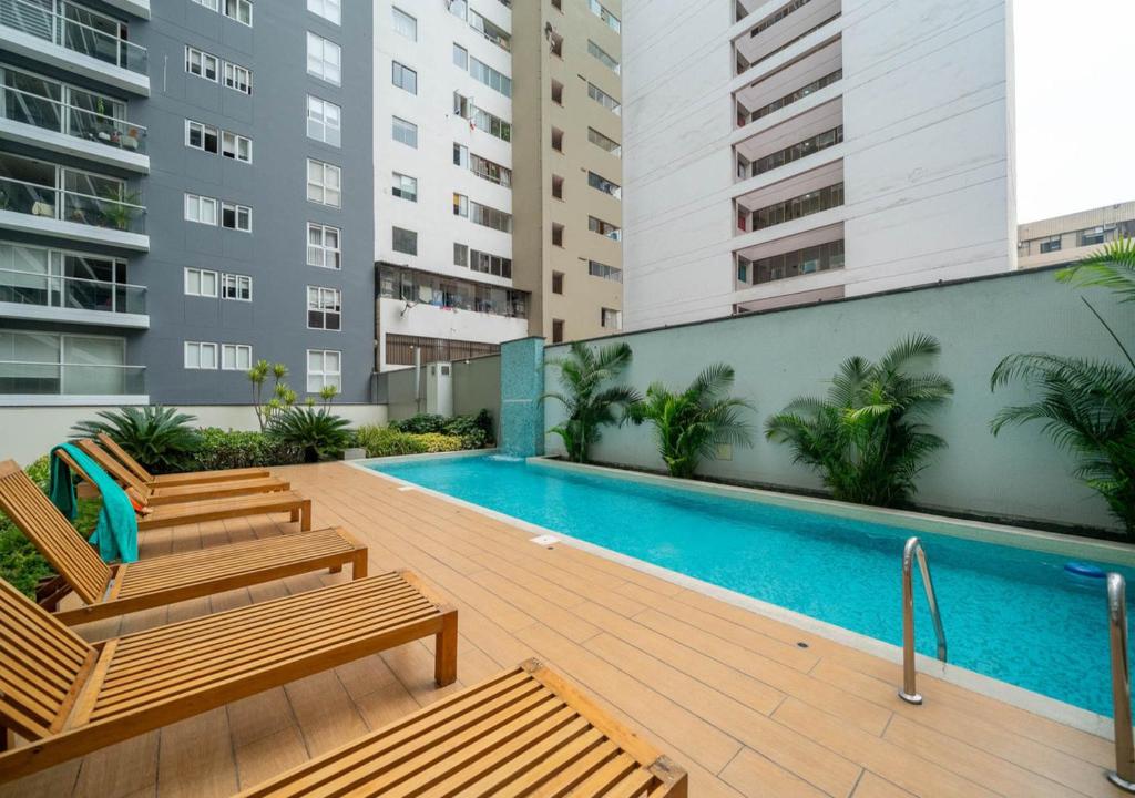Luxury Flat Miraflores Pool Gym Fast WiFi Balcony - 1
