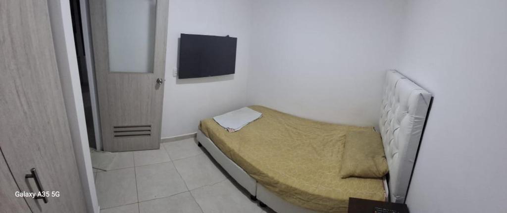 Habitación apartamento primer piso en Pereira cerca estadio, Expofuturo, Aeropuerto y Centros Comenrciles - 1