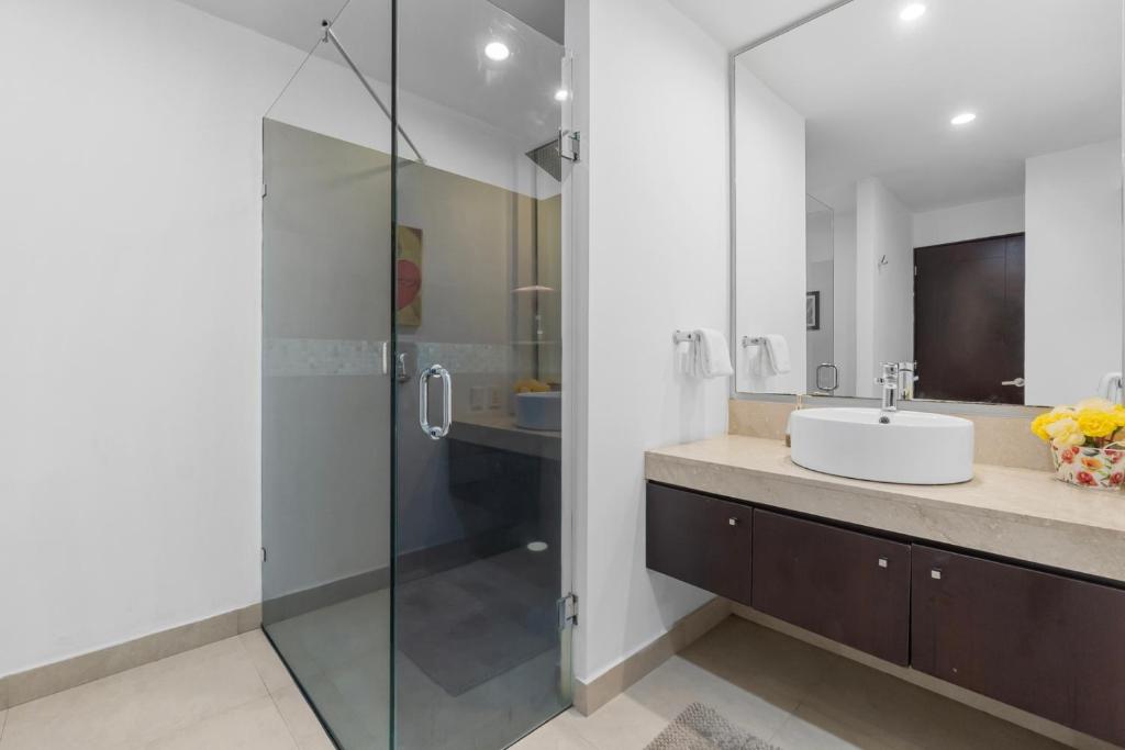 Stylish 2BR Flat: Steps from Los Muertos Beach & Dining - 3