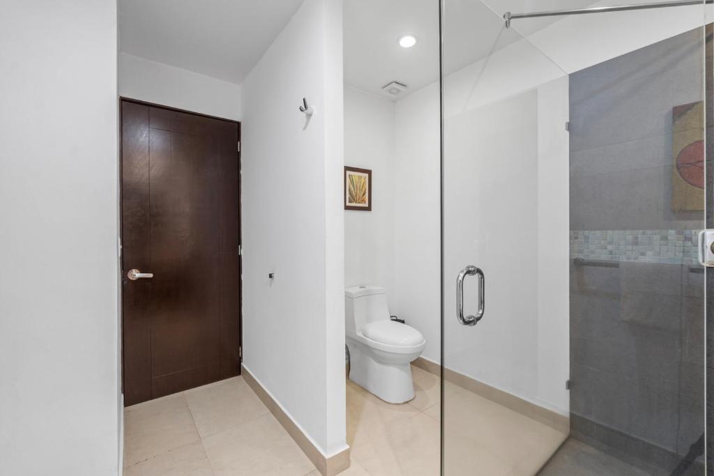 Stylish 2BR Flat: Steps from Los Muertos Beach & Dining - 5