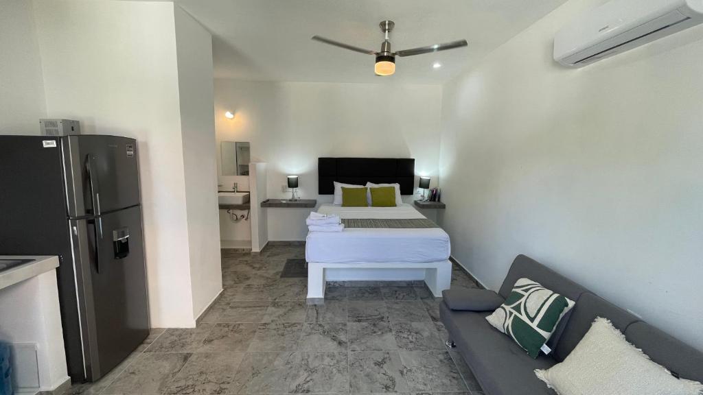 Lavish Studio Balcony #4 Isla Mujeres Downtown, Isla Mujeres