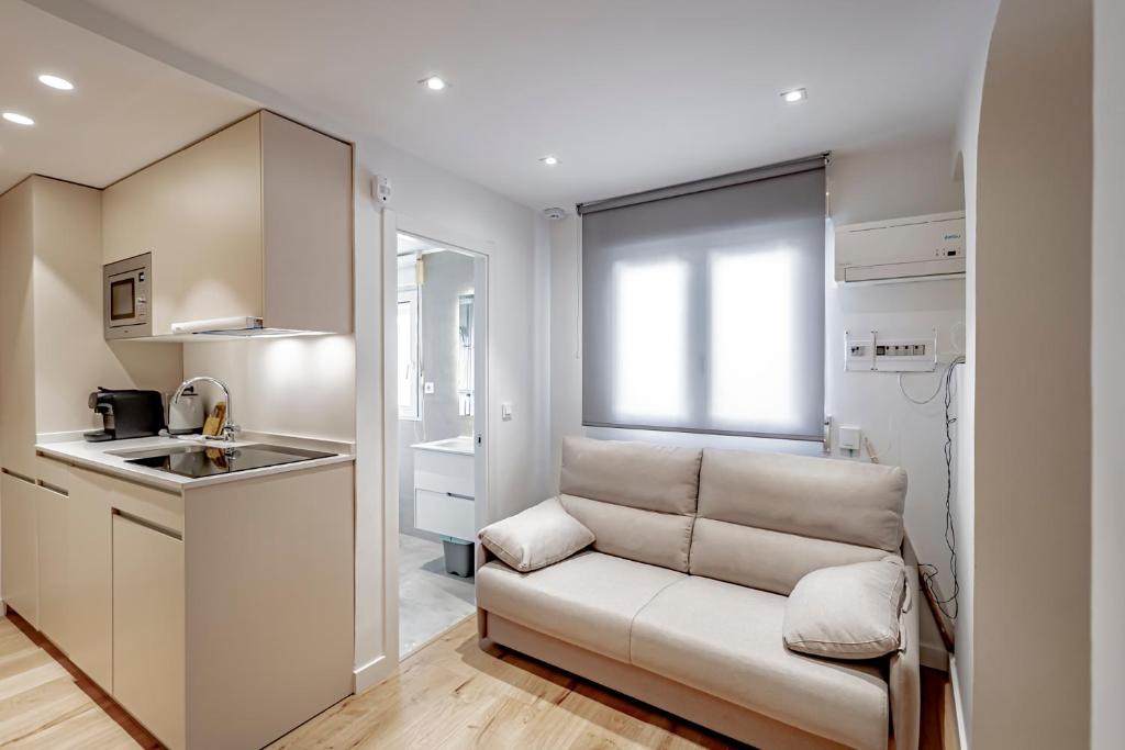 CB10 - Stylish Modern Apartment- 5-minute walk to Gran Vía, Мадрид
