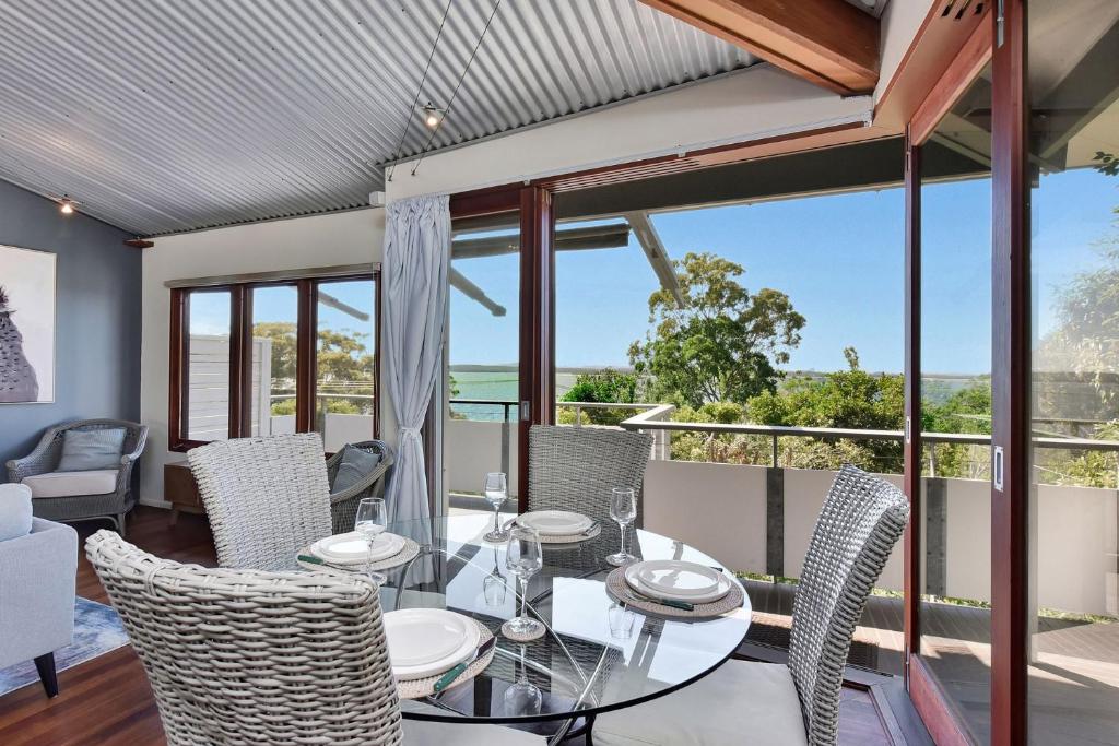 Gloucester Retreat A, 23A Gloucester St - Pet Friendly, WiFi, Linen and Bed Making, Nelson Bay