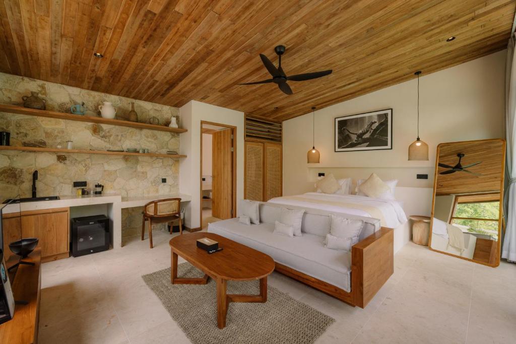 Tula Collective Uluwatu, Uluwatu