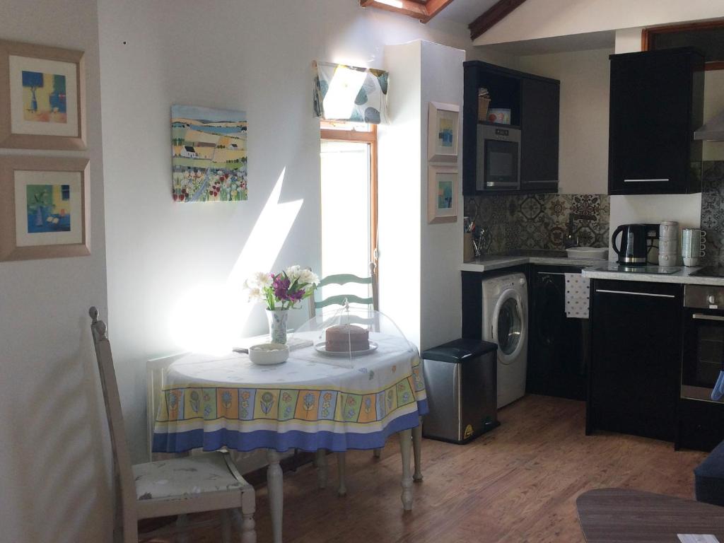 The Swallows (Barn Conversion near Instow) - photo 4