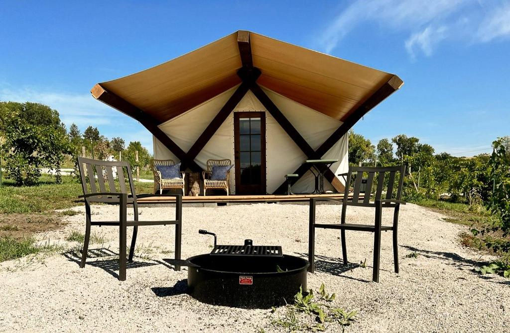 Reconnect with Nature at this Equipped Tented Cabin in Tekamah, Nebraska, Oakland