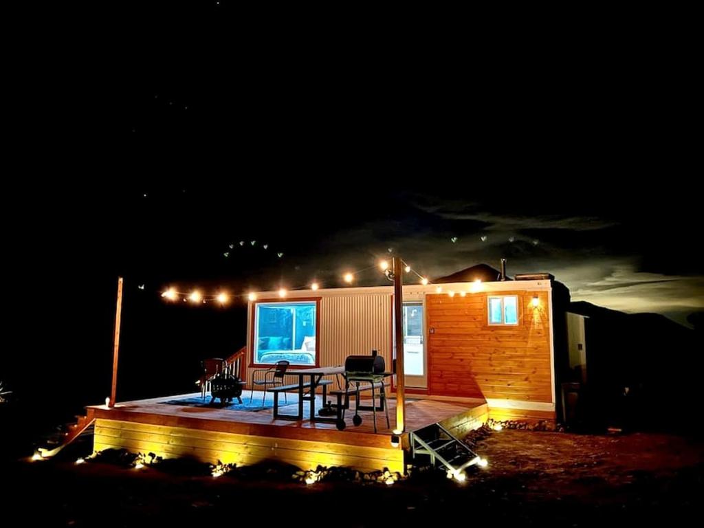 Stunning Tiny House with Picnic Space, Barbecue and Fire Pit in Meadview, Arizona, Ray Place