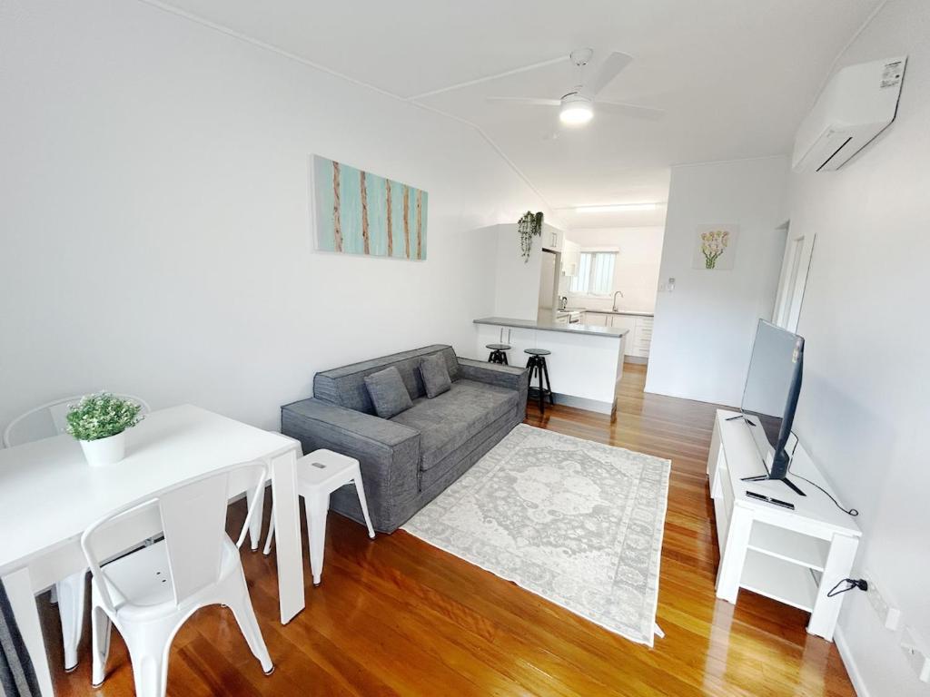Modern 2BR in Highgate Hill near Brisbane CBD, Brisbane