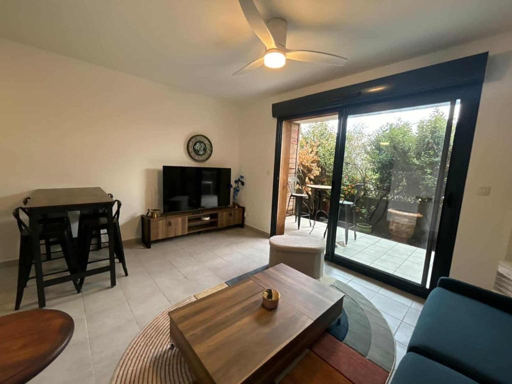 Confortable appartement rez de jardin- terrasse - parking - 2