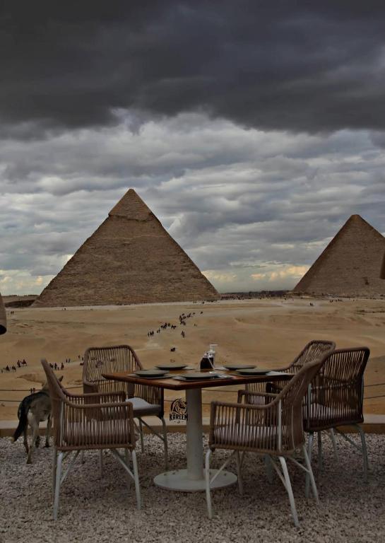 Pharaohs Pyramids Crypt, Káhira