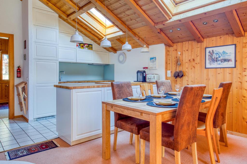 Skylights and chimney Moulins 8 - 5