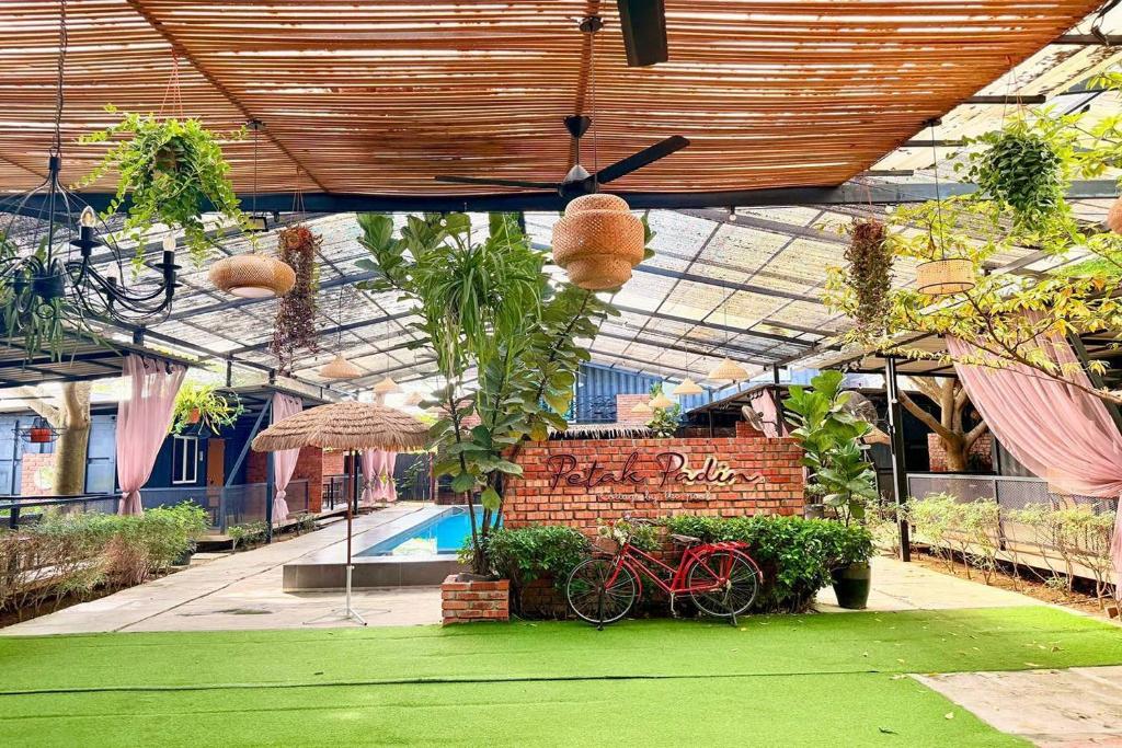Swimming pool, Petak Padin Cottage by The Pool, Kepala Batas Penang in Penang